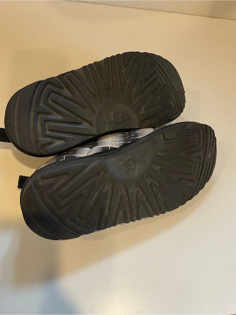 UGG Kids Black & Gray Logo Quilted Slip-On Clog